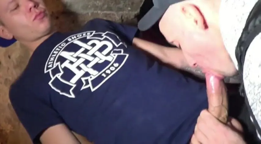 Oscar Wood fuck bareback a bottom