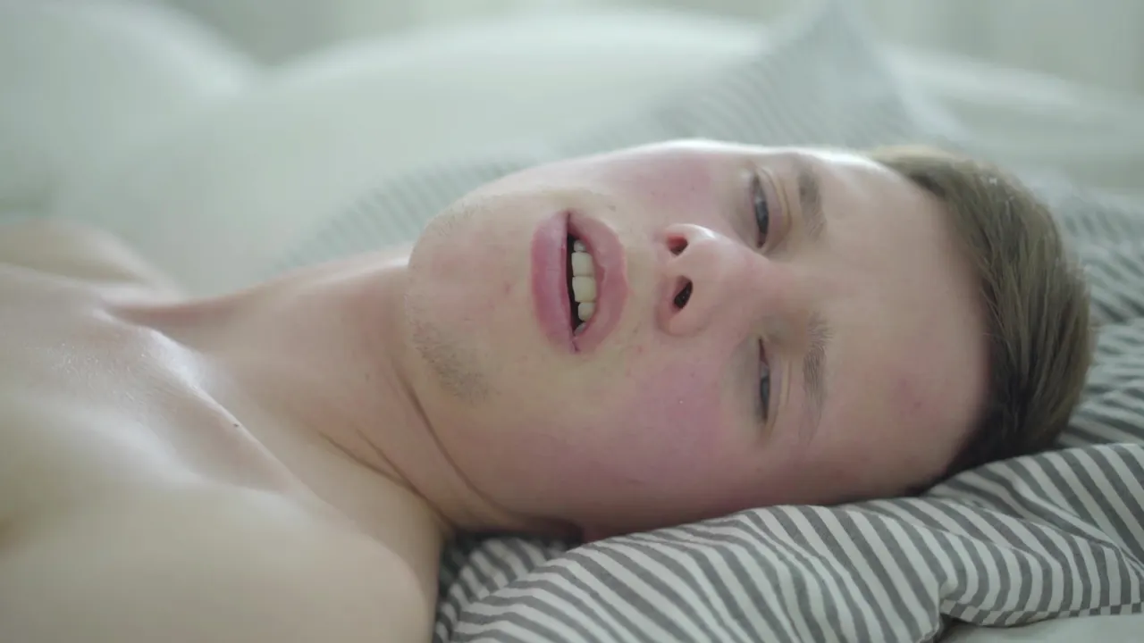 Long dong from handsome twink