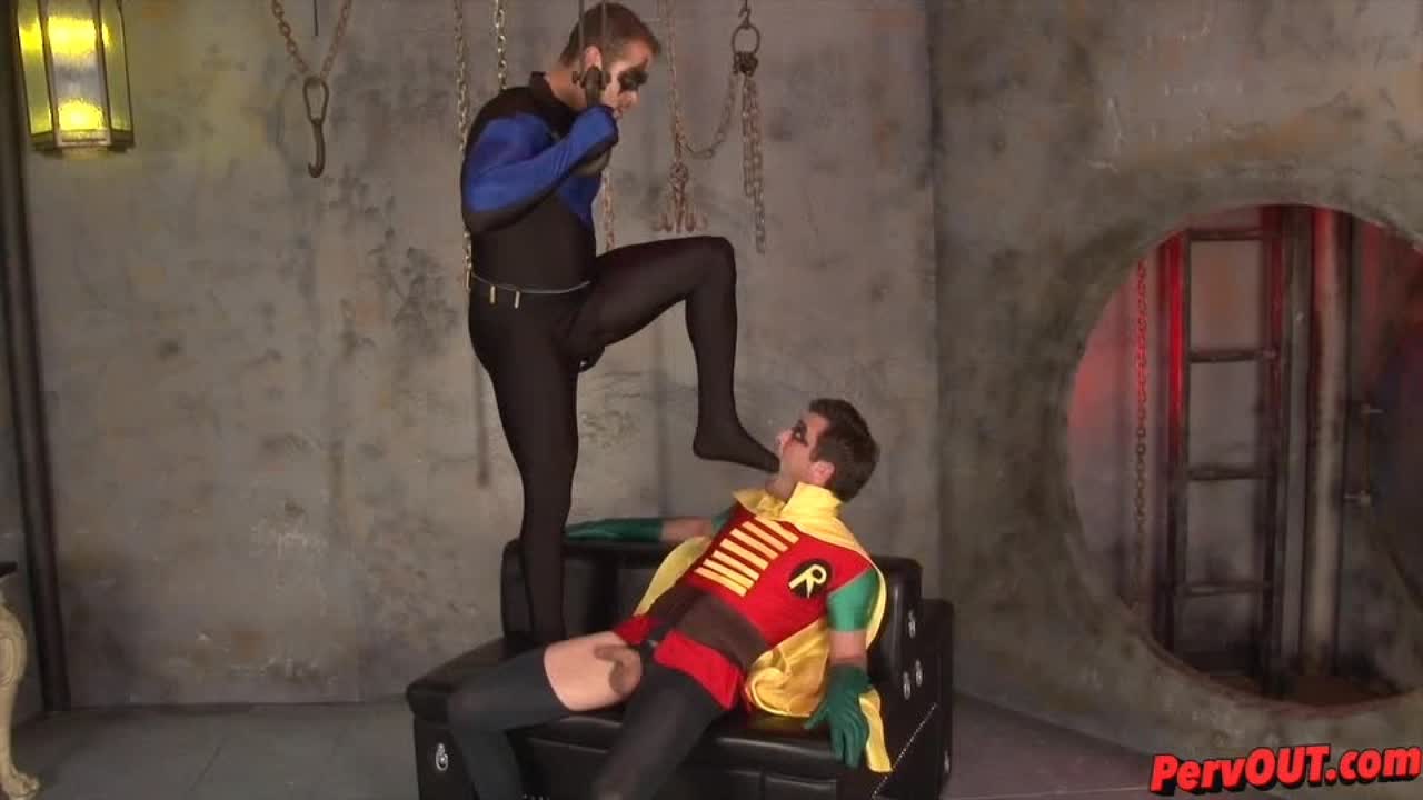 Nightwing VS Robin