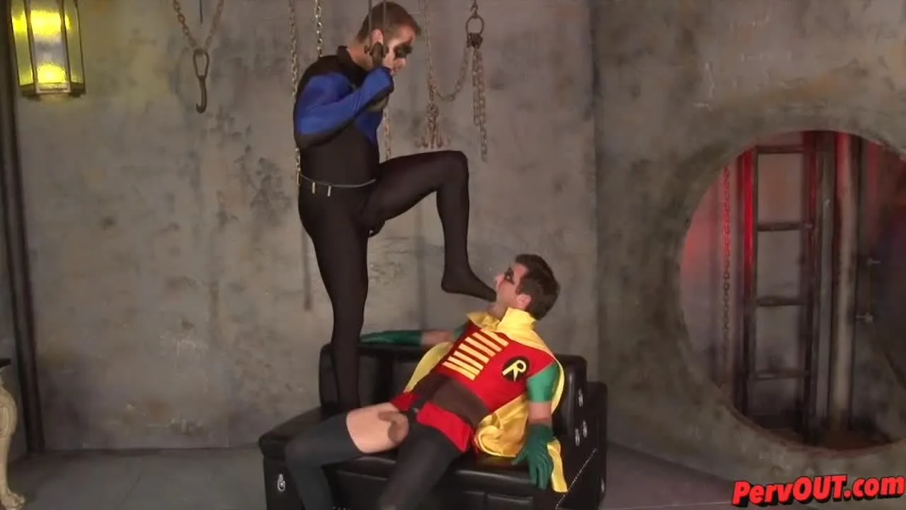 Nightwing VS Robin