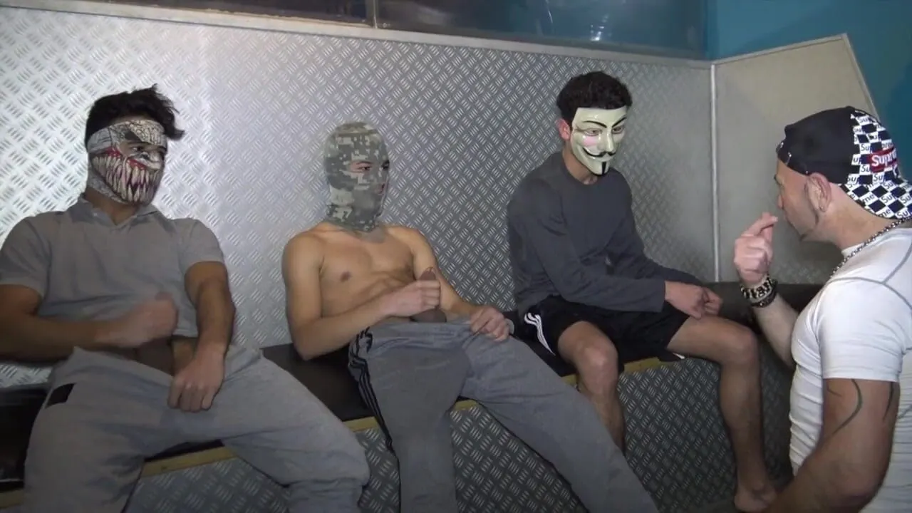 Sucking 4 straight boys for not free sex